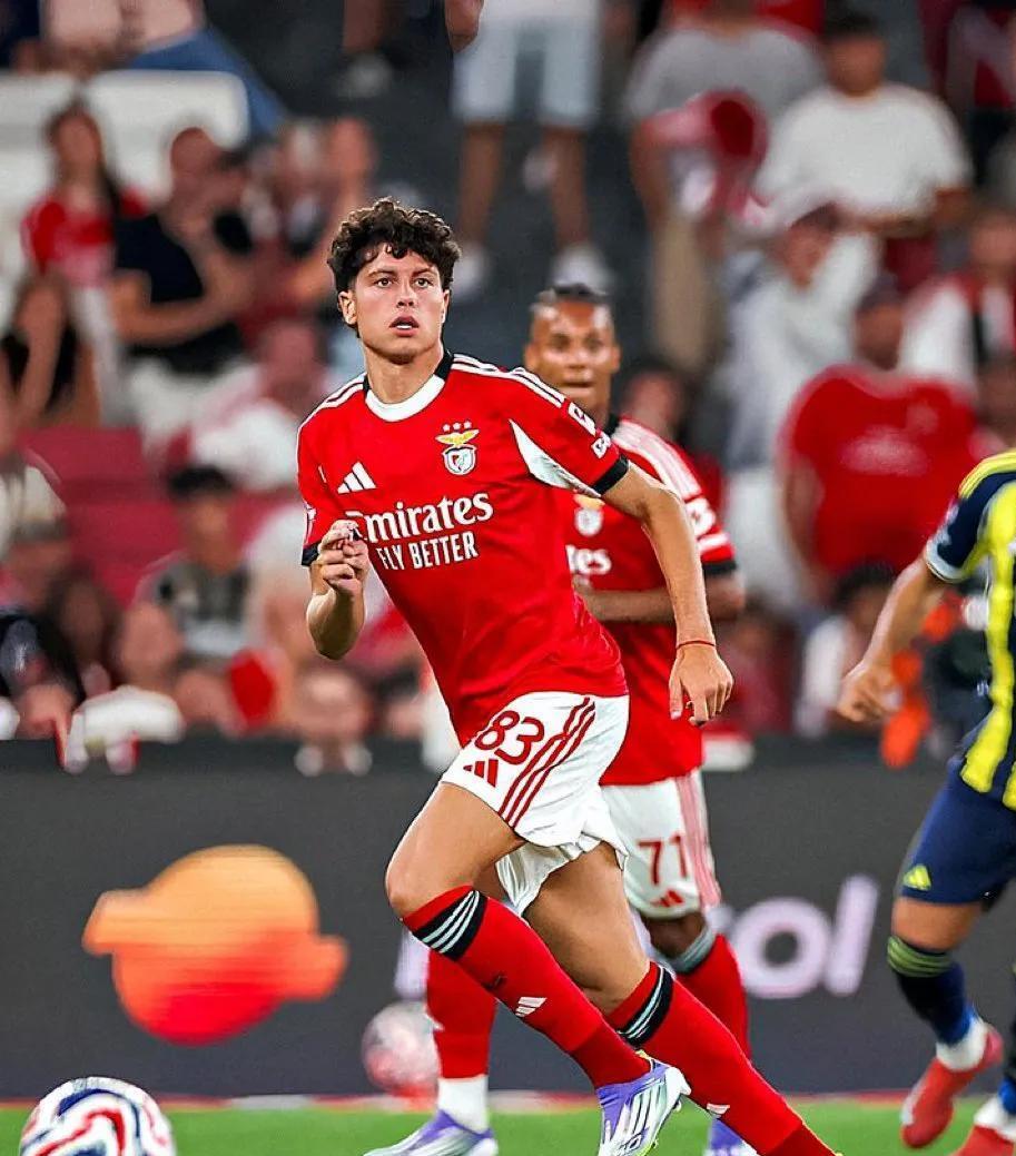 九游网页版-包含赛前体能课后,本菲卡手感冰凉备战葡超,管理层满意,年轻球员得到机会的词条